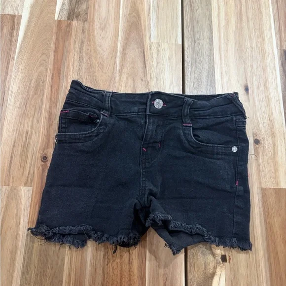 True Religion Kids Black Jean Shorts with Pink Stitching —Size M(5/6) - Picture 3 of 5